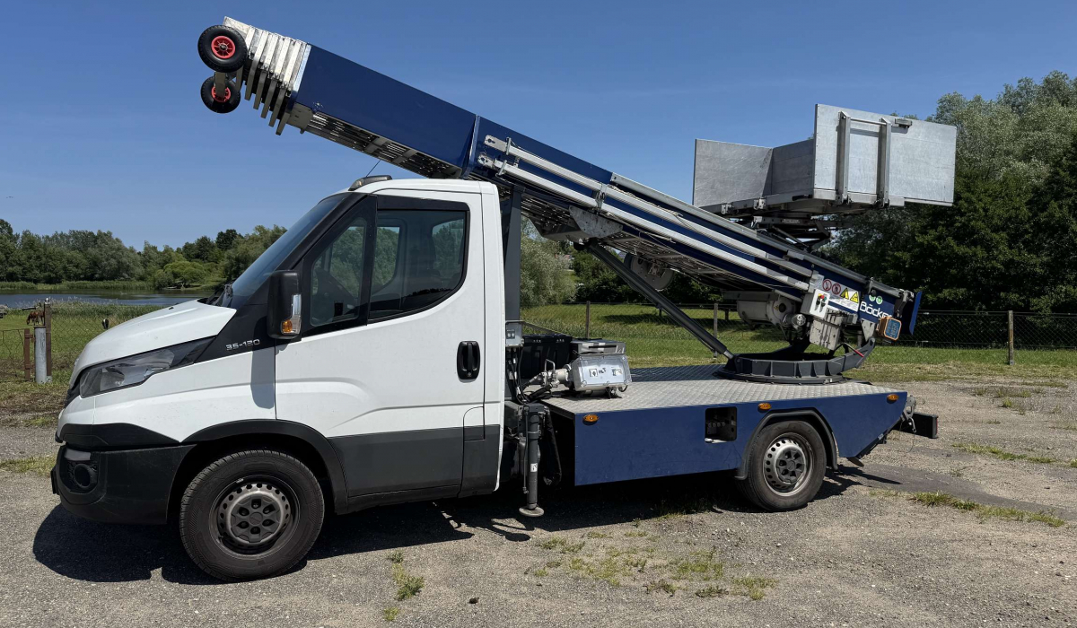 Transporter mit Möbellift